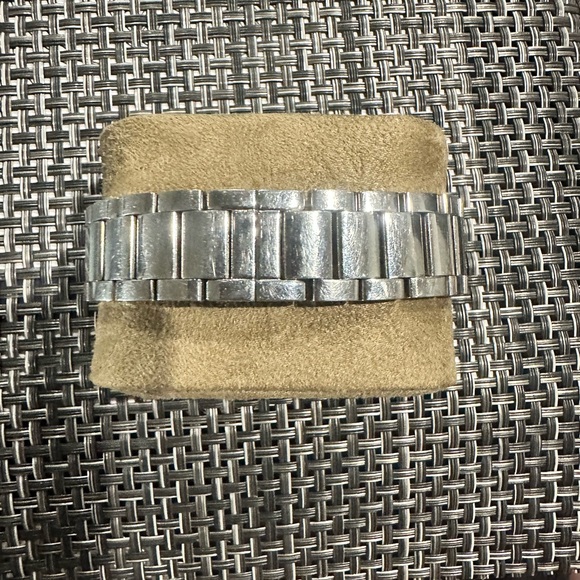 JBW large ladies pink face with zirconias around face and on watch face. - Picture 6 of 6